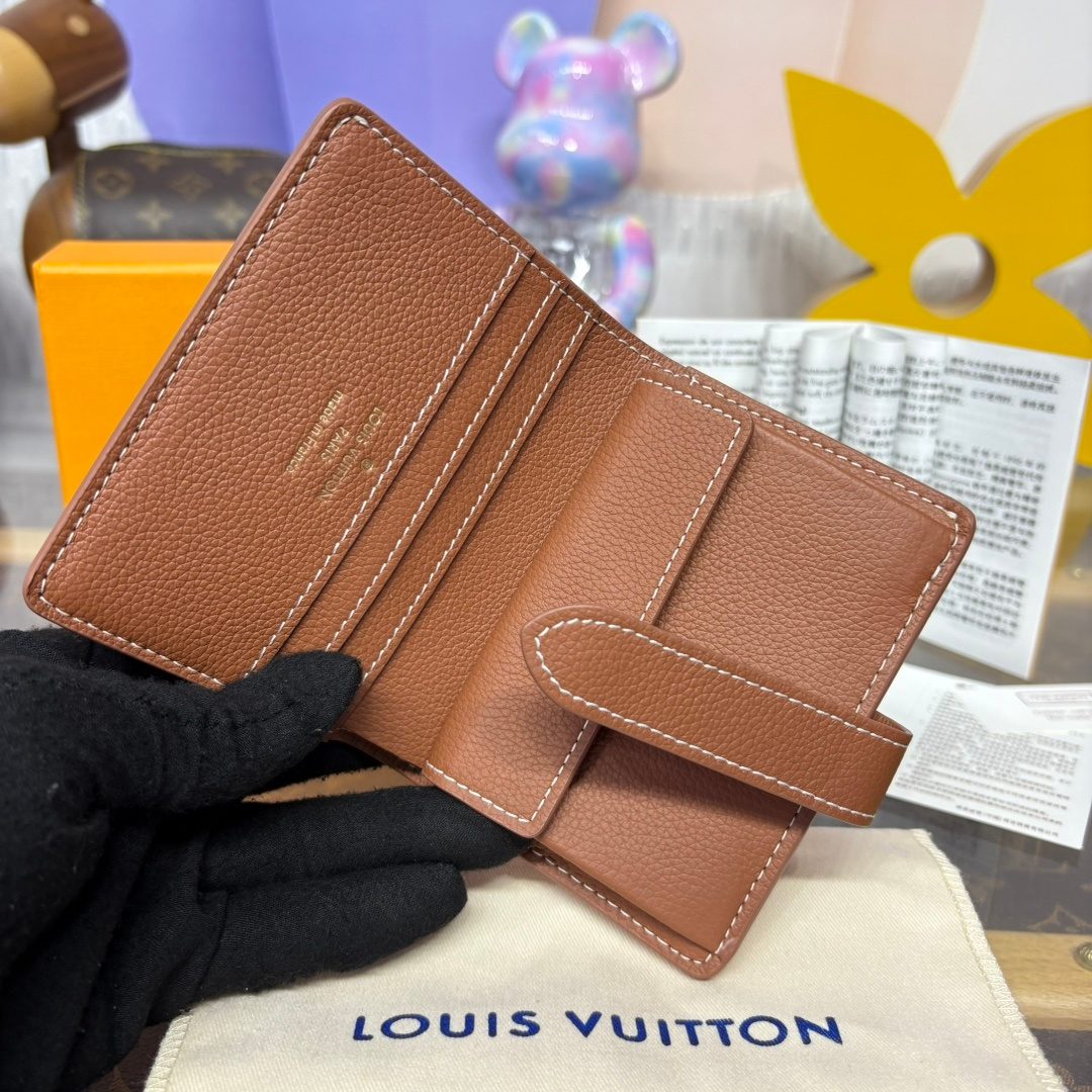 Louis Vuitton Capucines Compact Wallet Caramel