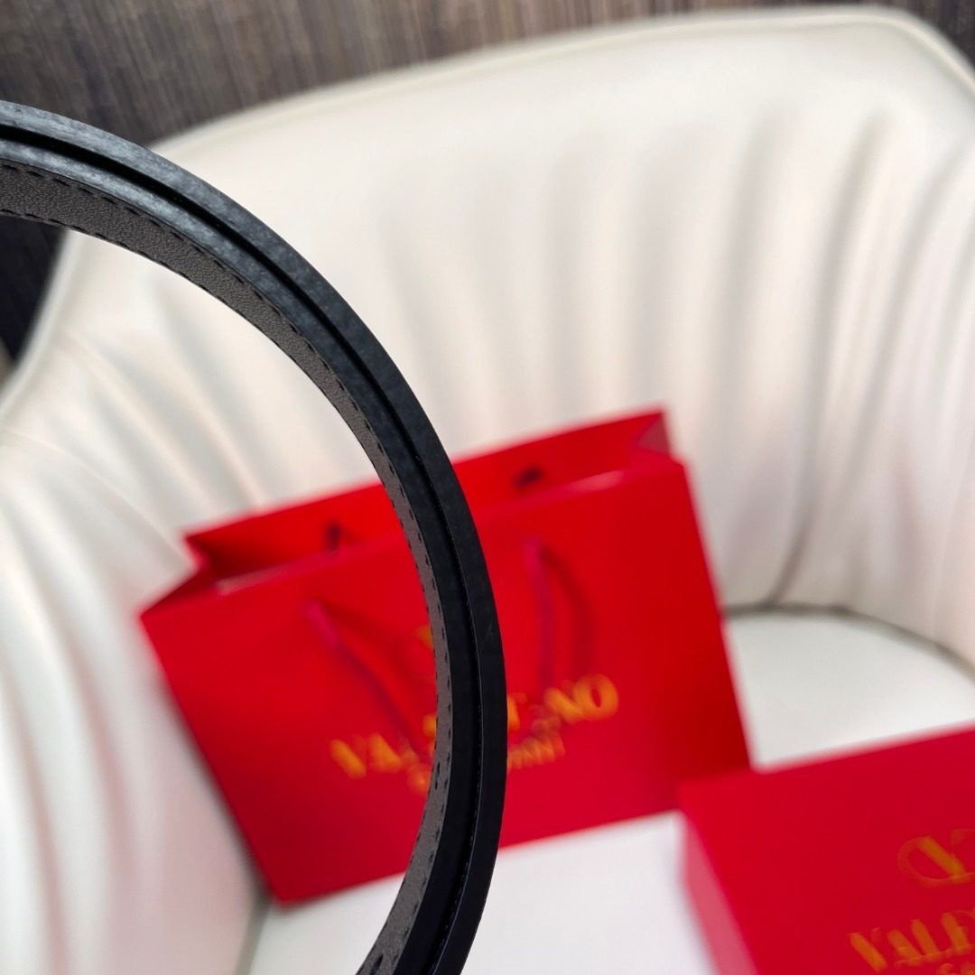 Valentino Garavani VLogo Leather Belt