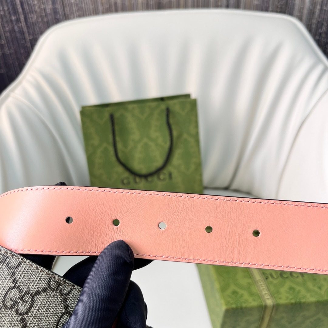 Gucci GG Supreme Wallet with Interlocking G Belt