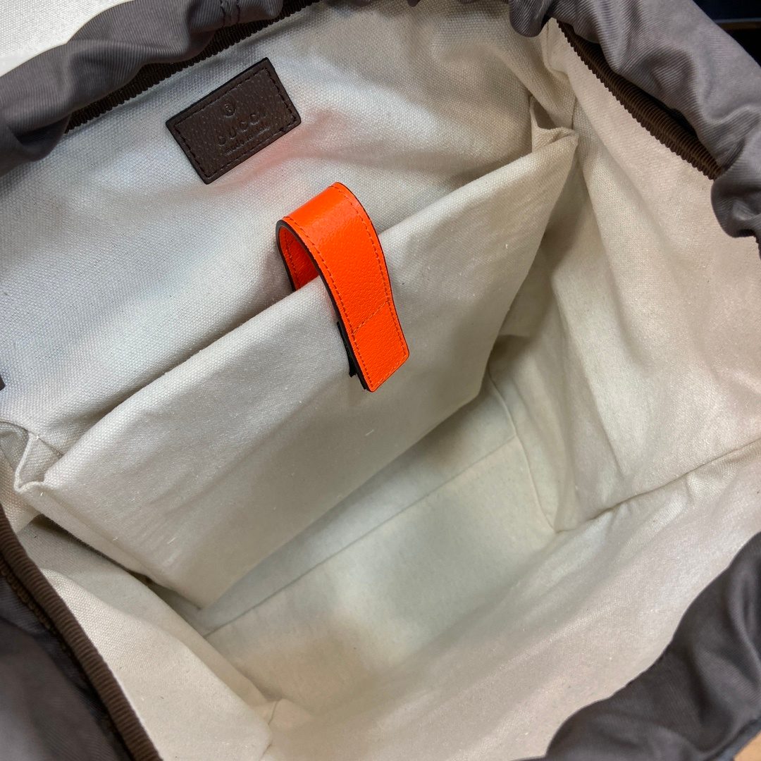 Gucci GG Supreme Canvas Shoulder Bag