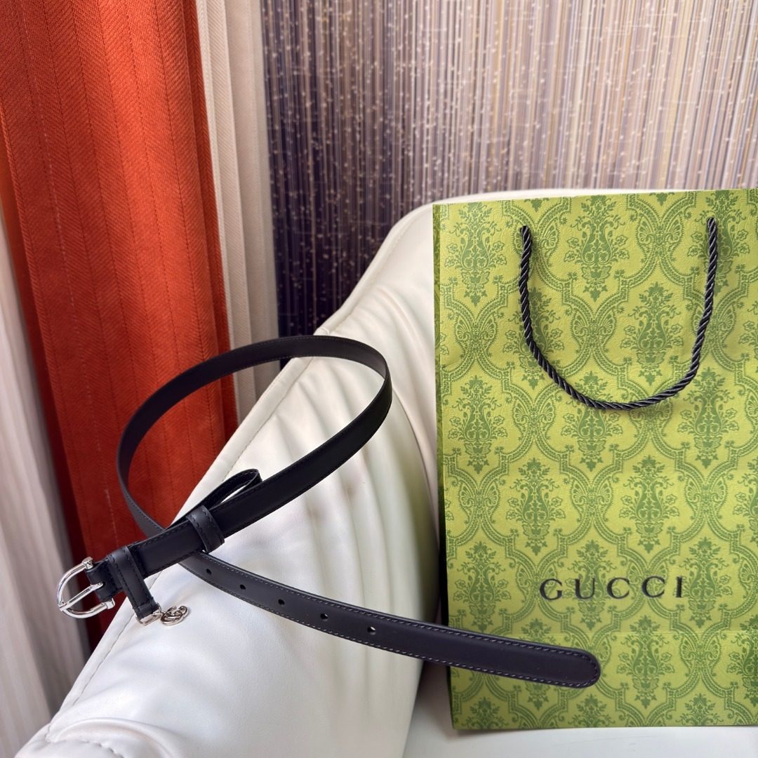 Gucci Black Leather Belt with Silver Buckle