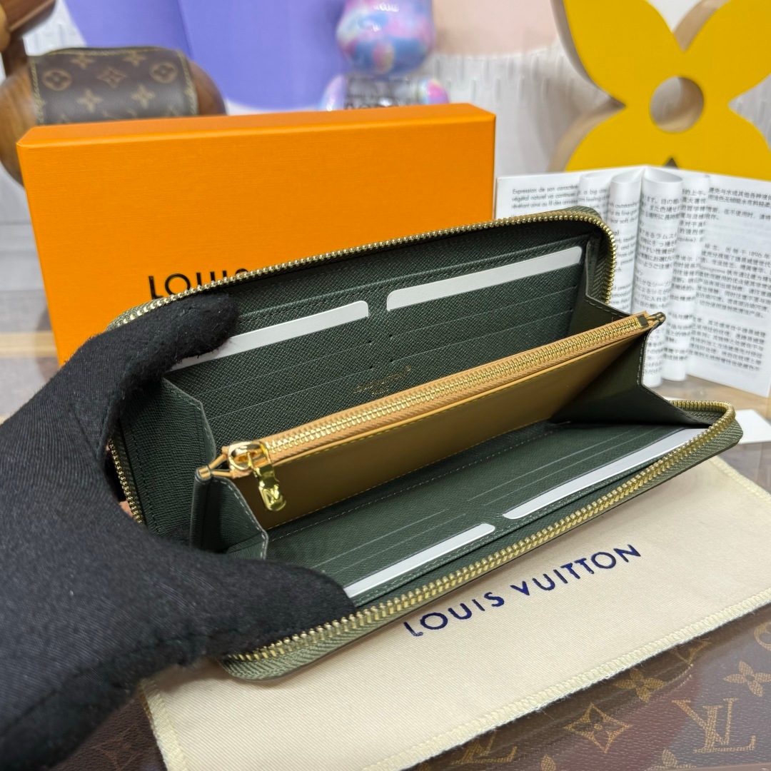 Louis Vuitton Epi Leather Zippy Wallet