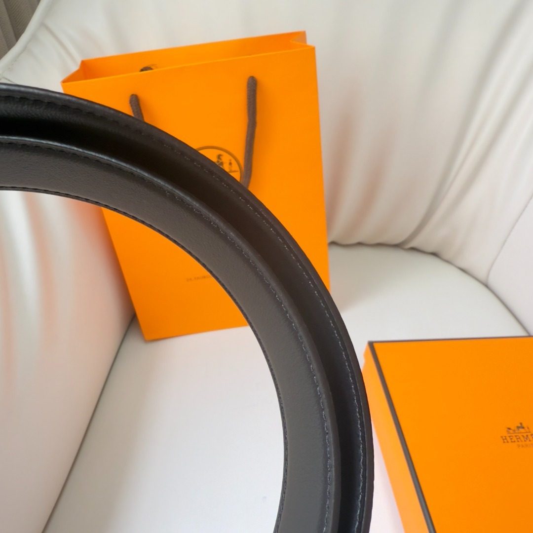 Hermès Black Leather Belt with Round Buckle