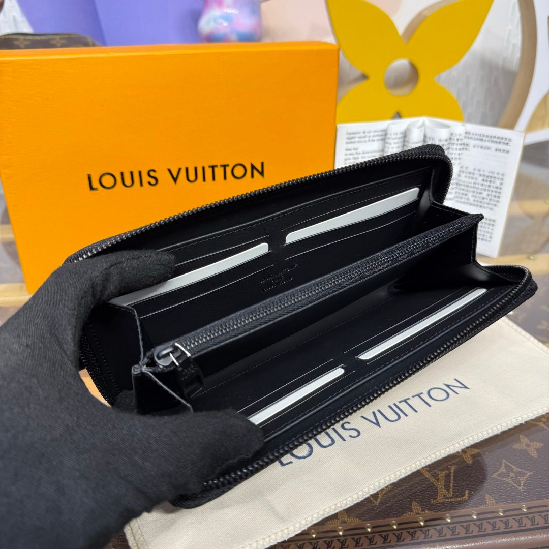 Louis Vuitton Black Zippered Wallet Organizer