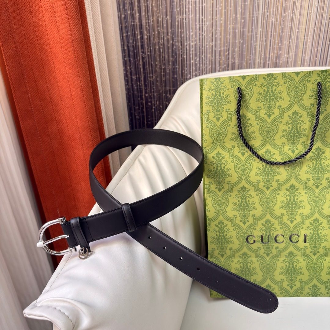 Gucci Black Leather Belt with Silver Buckle