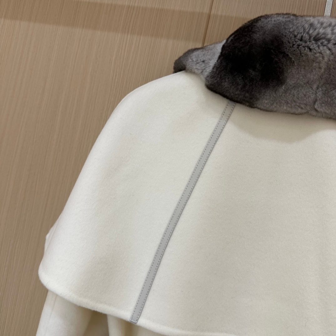 Luxury Cream Wool Cape Coat with Fur Collar