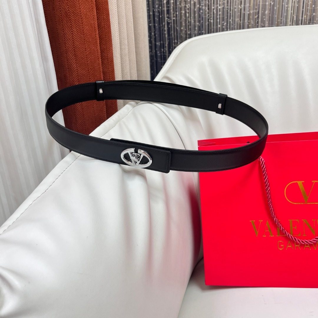 Valentino Garavani VLogo Leather Belt