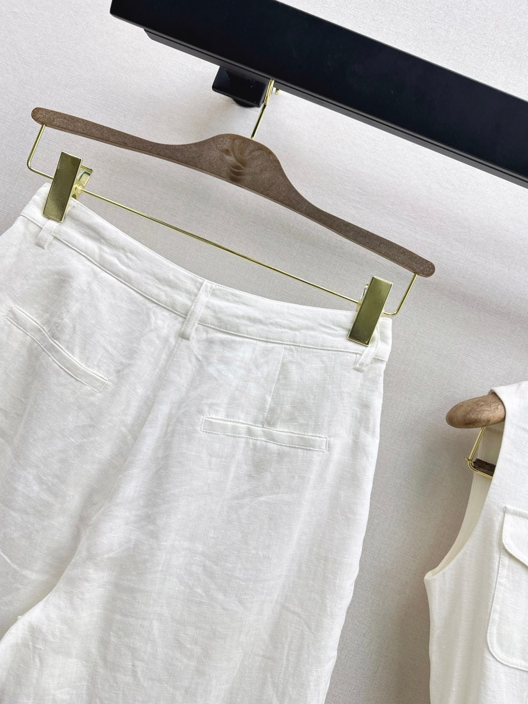 Linen Cargo Shorts with Utility Pockets