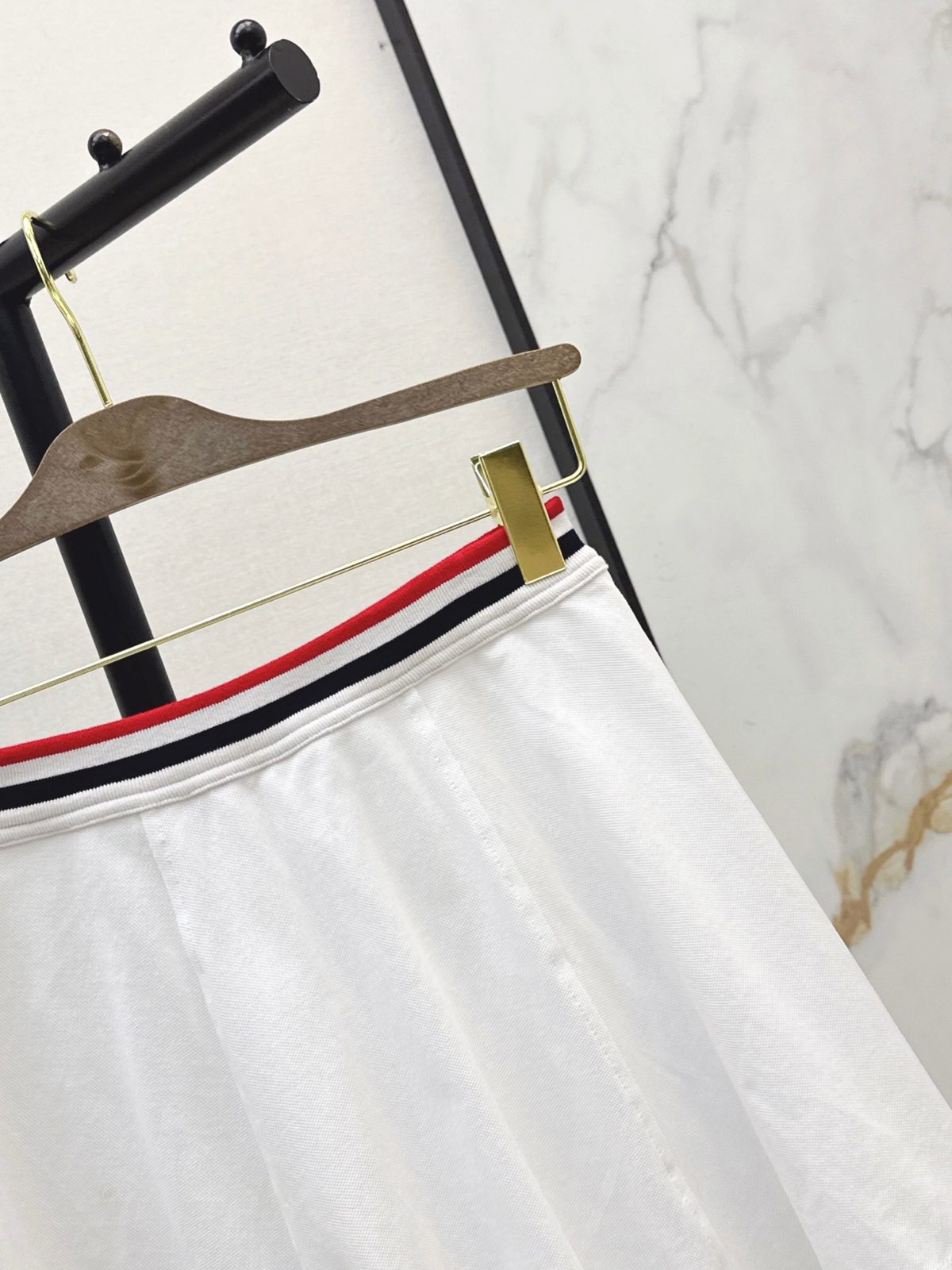 Striped Waistband White Cotton Shorts