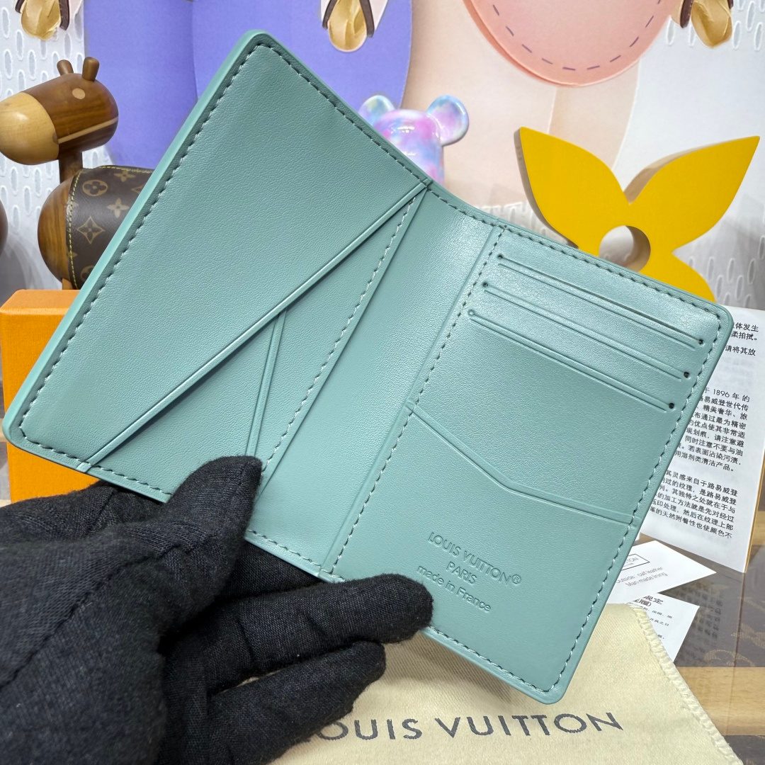 Louis Vuitton Monogram Leather Bifold Wallet Mint