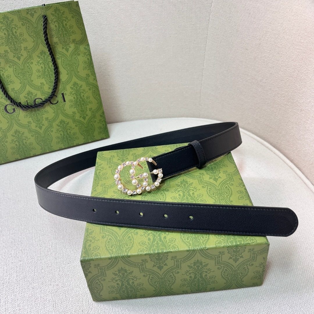 Gucci Pearl Circle Buckle Leather Belt