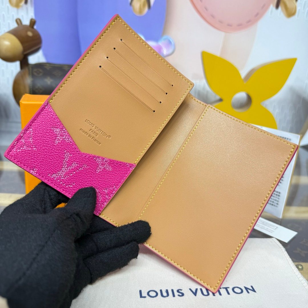 Louis Vuitton Monogram Canvas Bifold Wallet