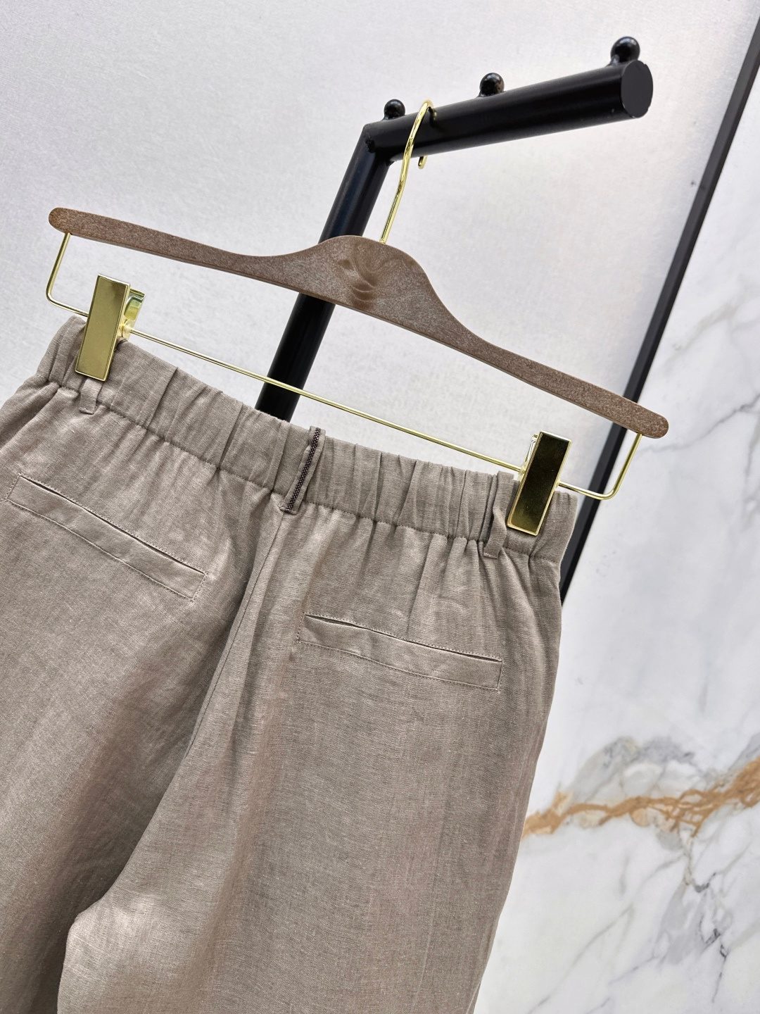 Linen Pull-On Shorts with Front Pockets