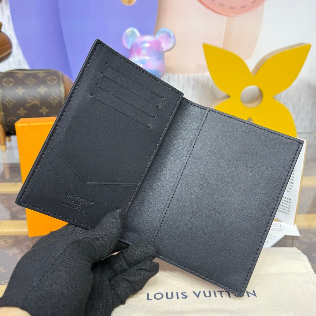 Louis Vuitton Monogram Canvas Bifold Wallet