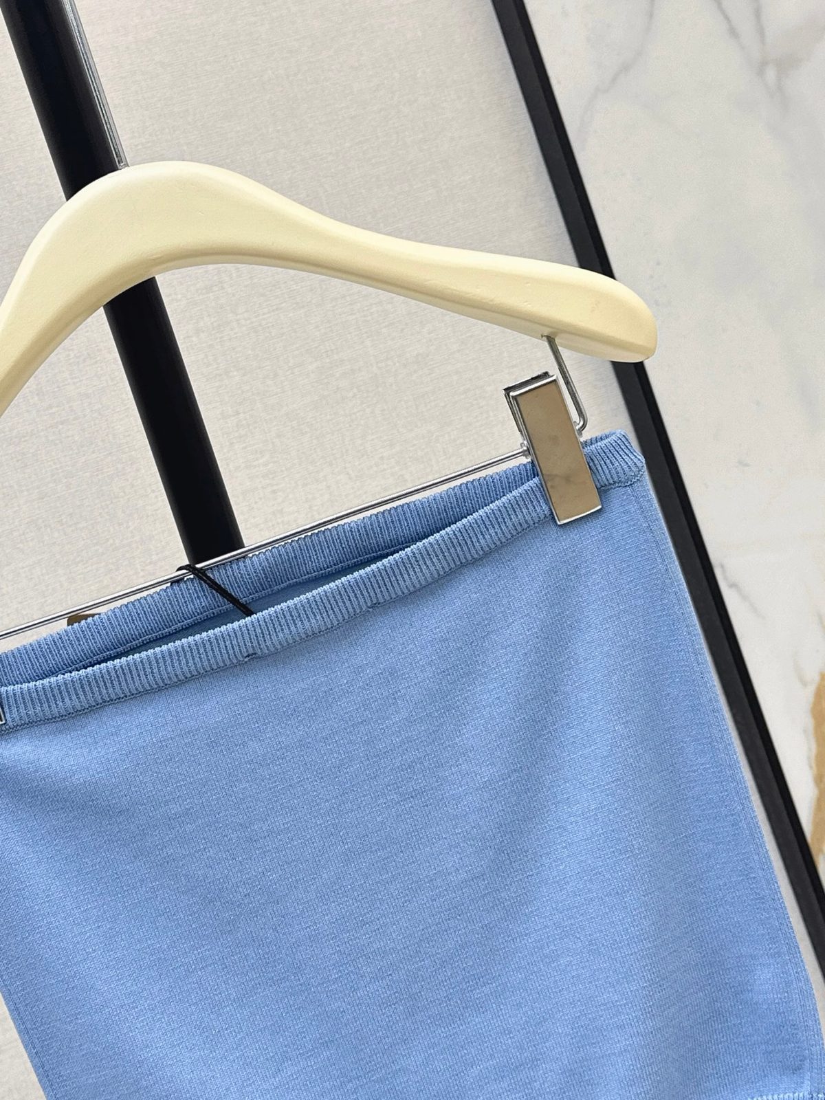 Minimalist Ribbed Knit Tank Top