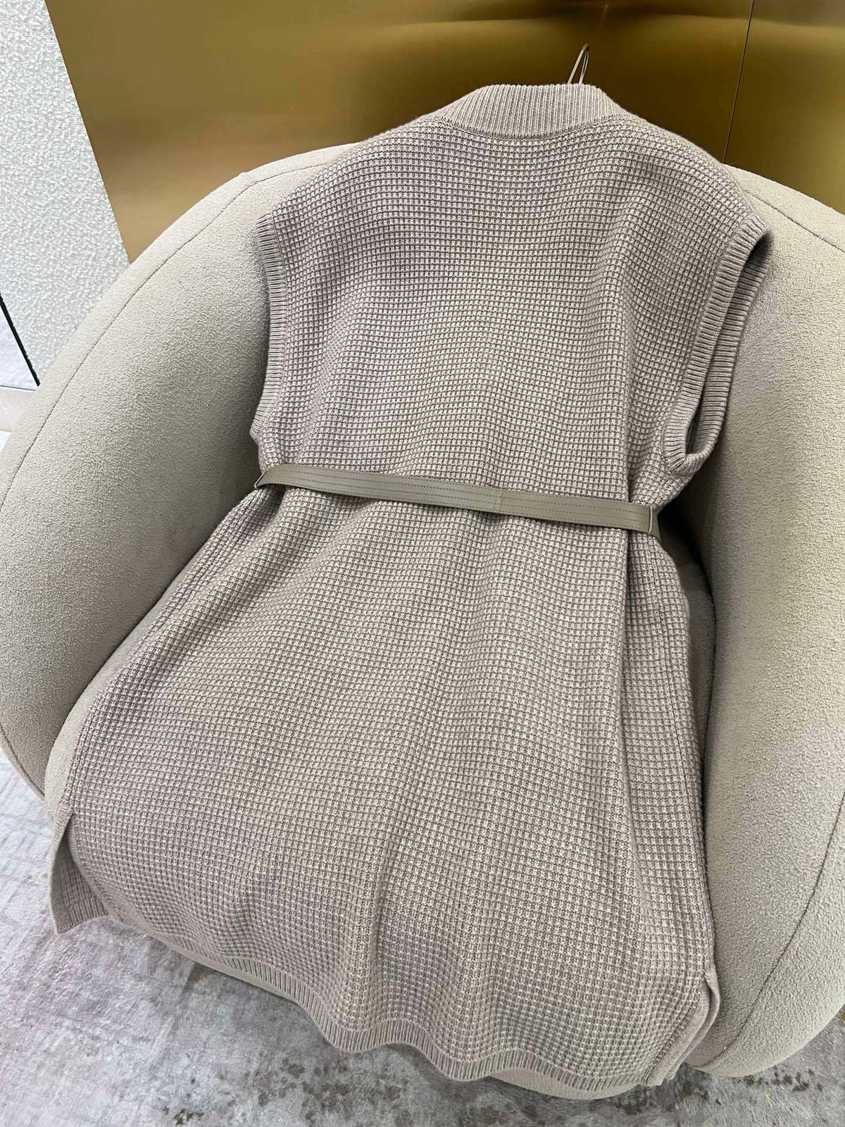 Luxury Wool Blend Knit Vest with Fur Trim