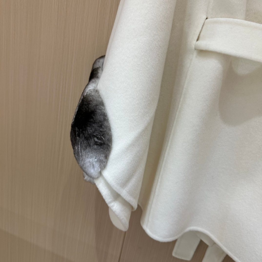 Luxury Wool Cape with Fur Collar Trim