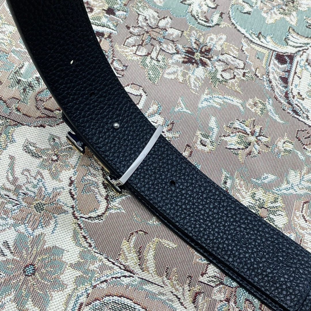 Louis Vuitton LV Reversible Leather Belt