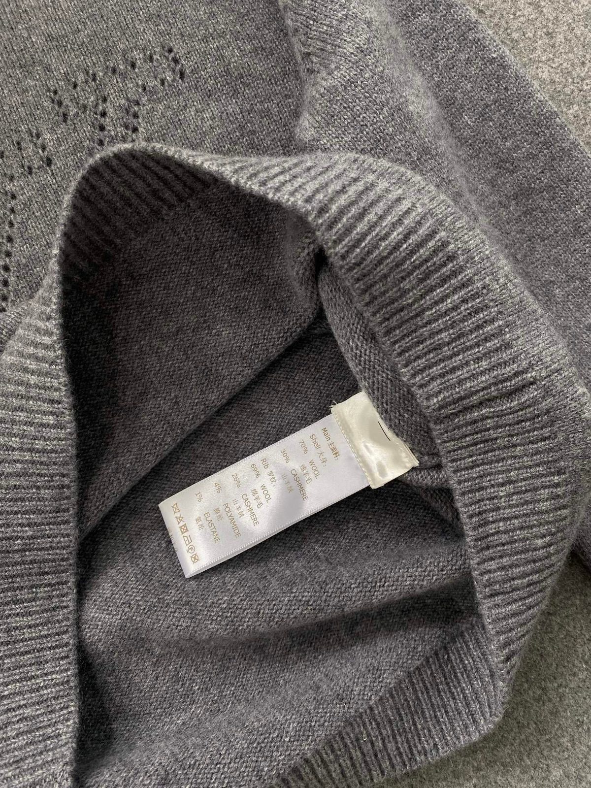 Grey Crewneck Knit Sweater with Diamond Pattern