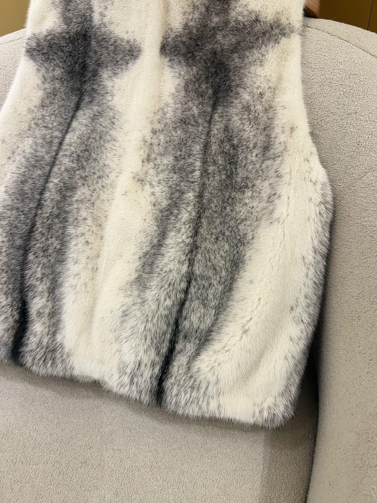 Chinchilla Fur Colorblock Zip Vest