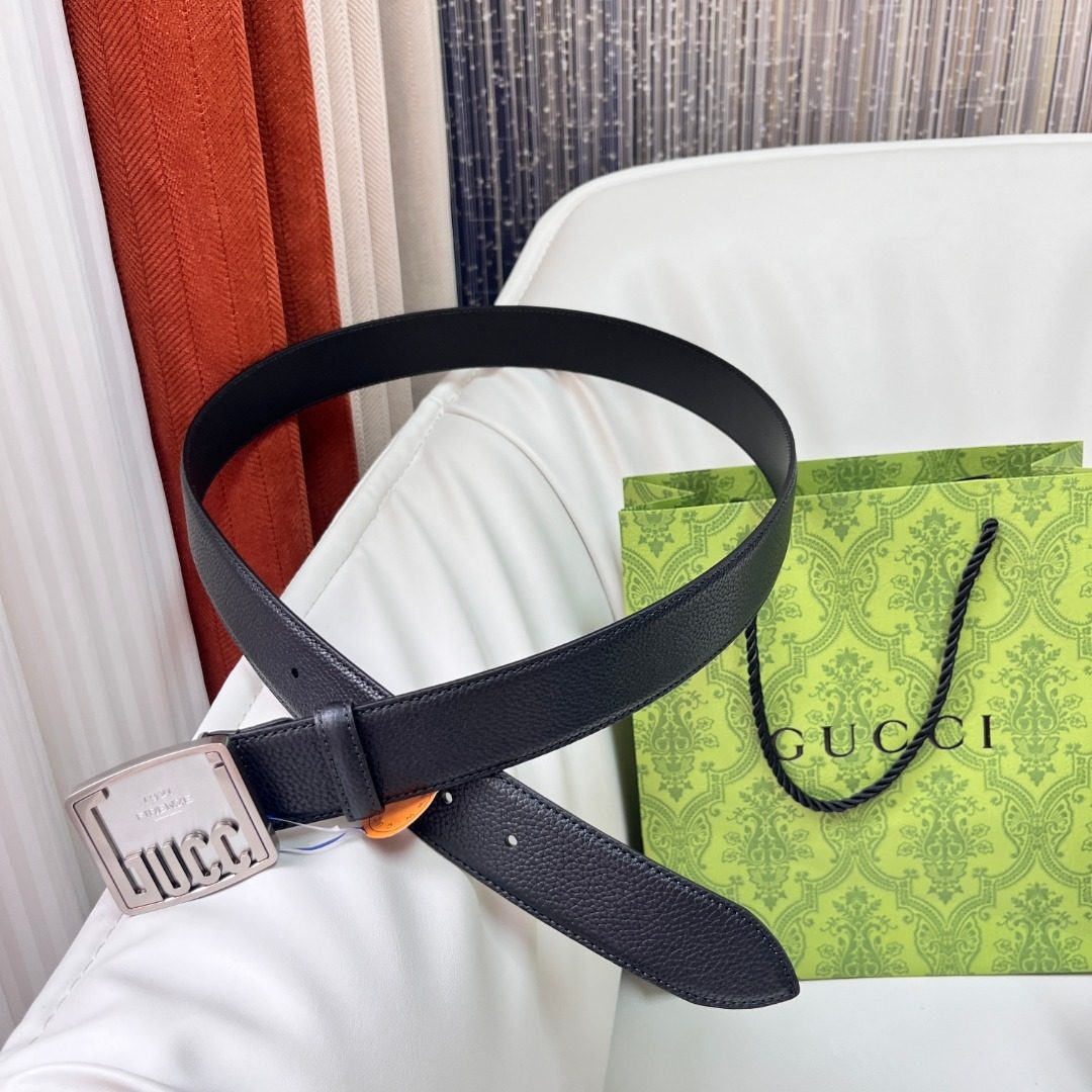 Gucci Black Leather Belt with Metal Buckle