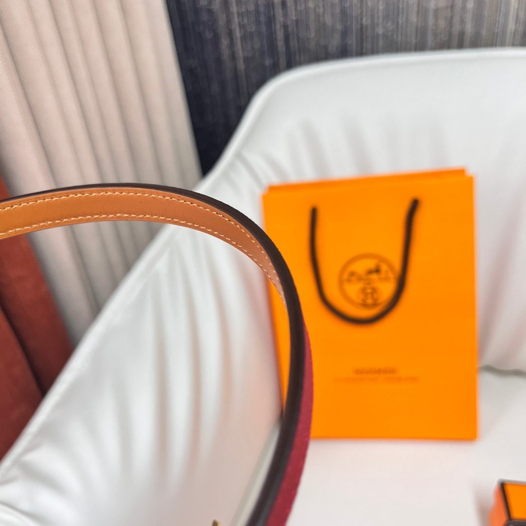 Hermès Reversible Leather Belt with Gold Hardware