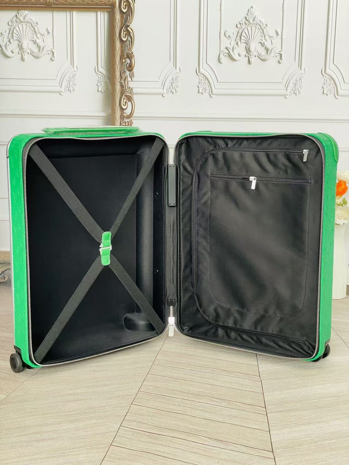 Suitcase/Case HO6