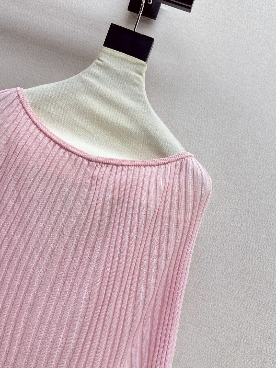 Men's Ribbed Knit Sweater with Cream Collar