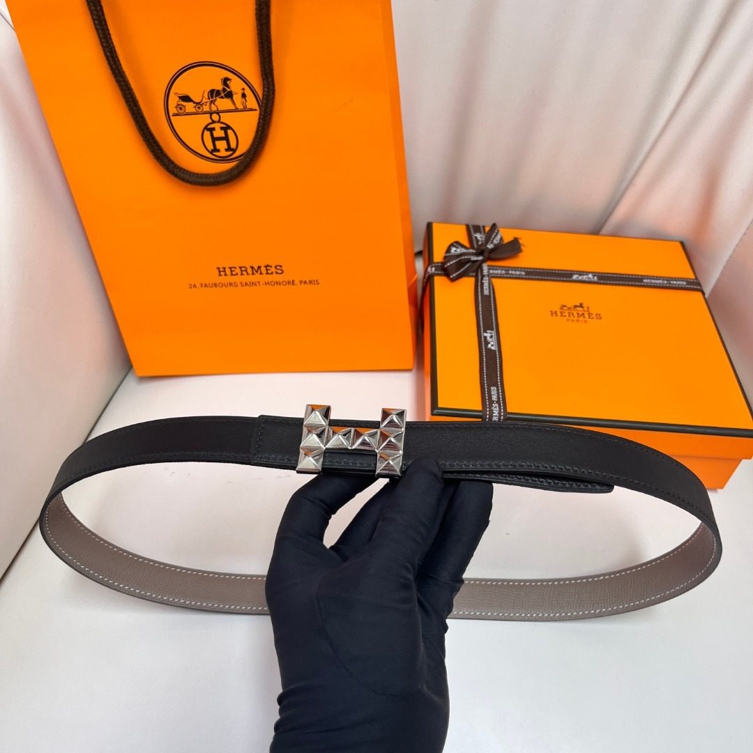 Hermès Studded Reversible Leather Belt