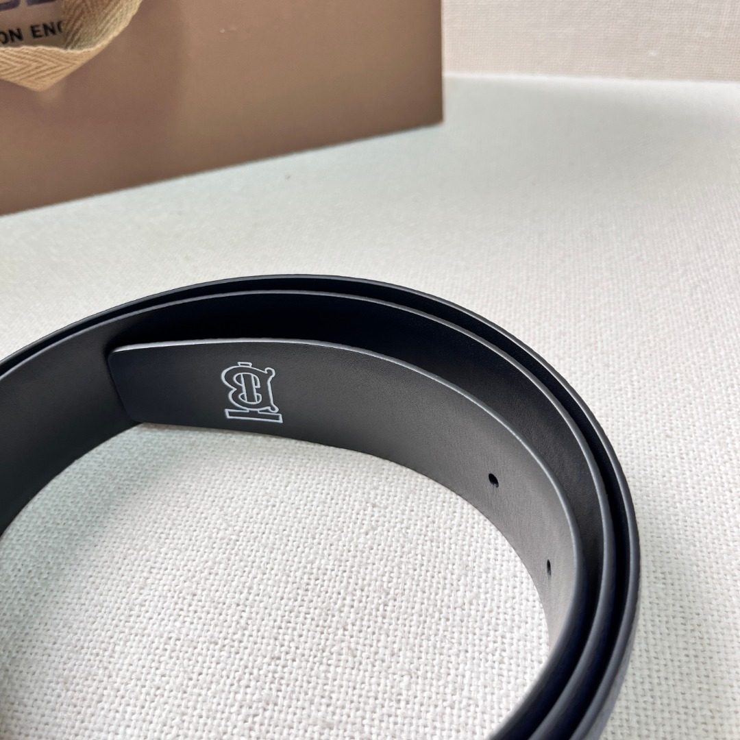 Burberry Men's Leather Belt with Logo Buckle
