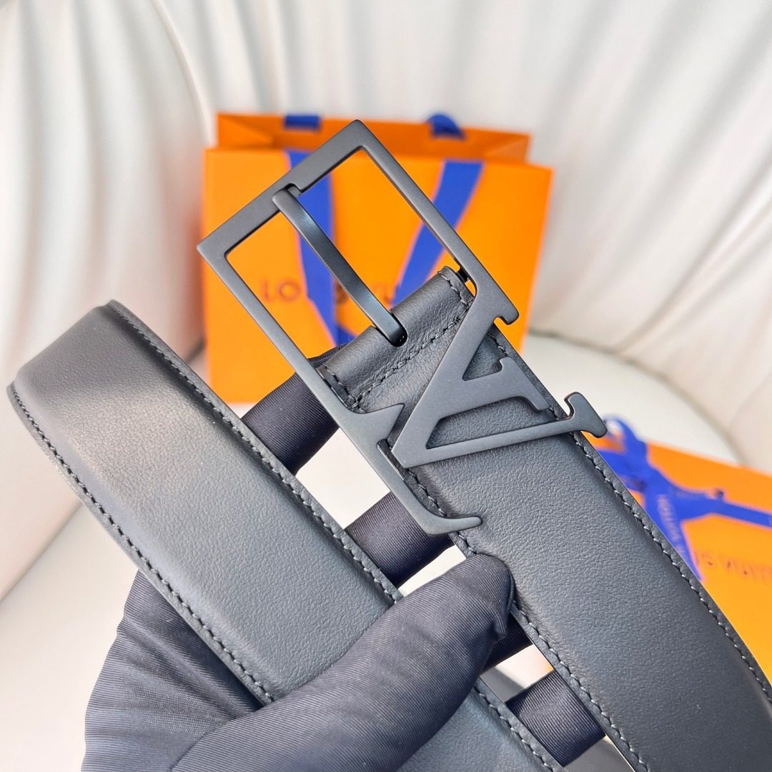 Louis Vuitton LV Initiales Leather Belt