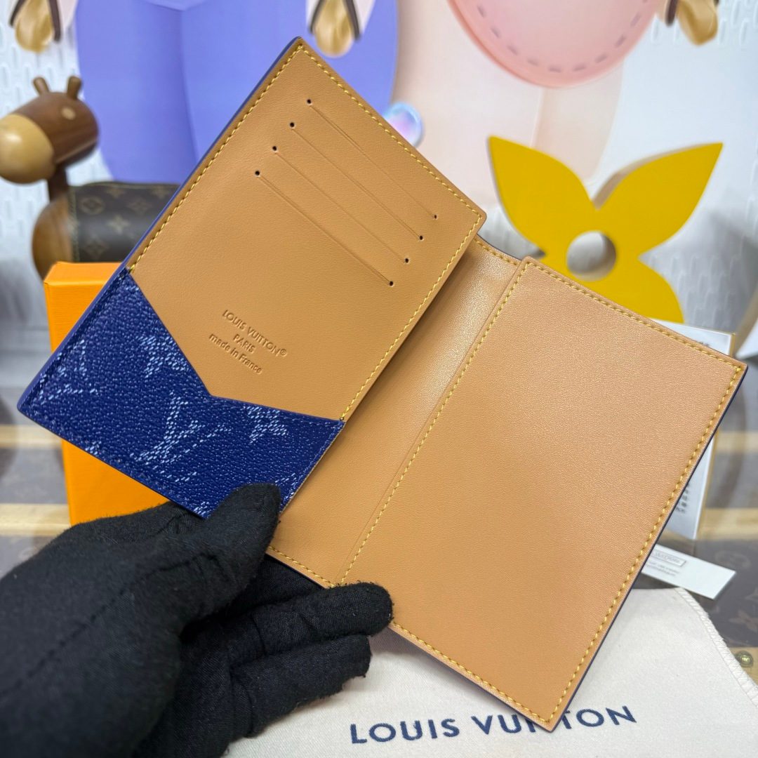 Louis Vuitton Monogram Canvas Bifold Wallet