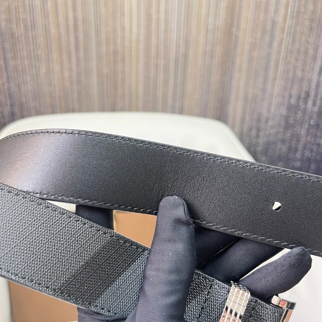 Burberry Reversible Leather Belt