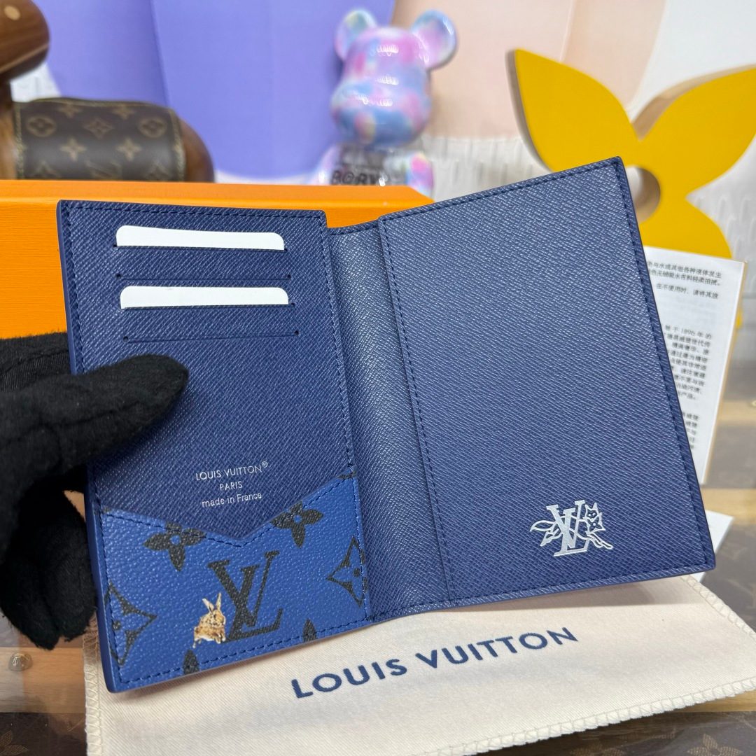 Louis Vuitton Monogram Leather Passport Holder