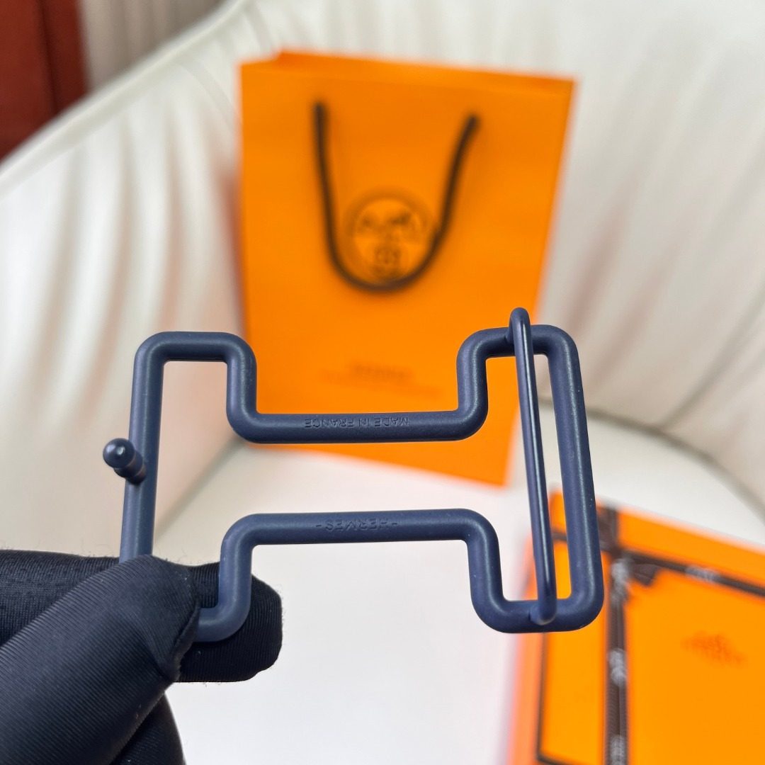 Hermès Reversible Navy Orange Leather Belt