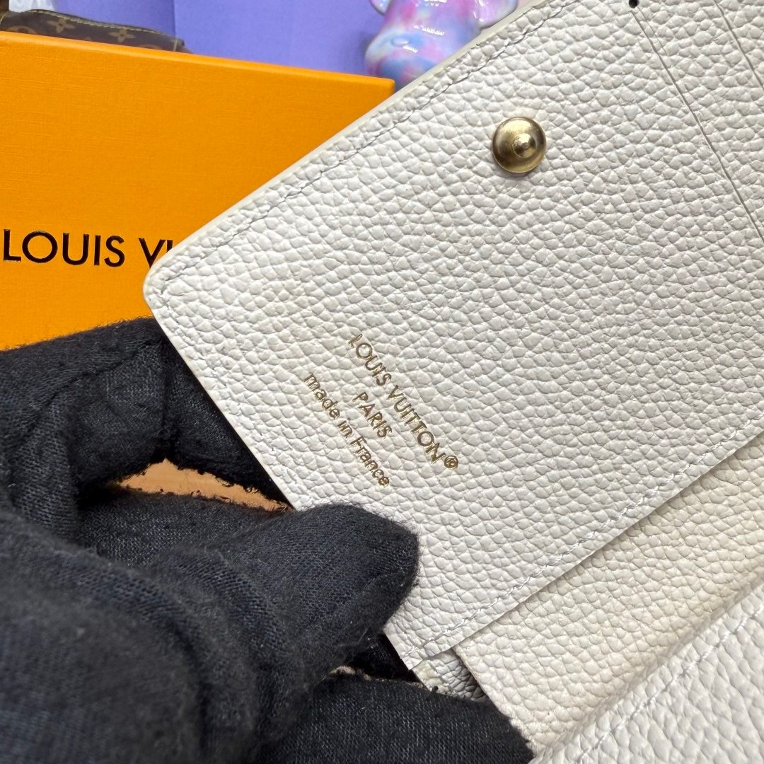 Louis Vuitton Capucines Cream Leather Wallet