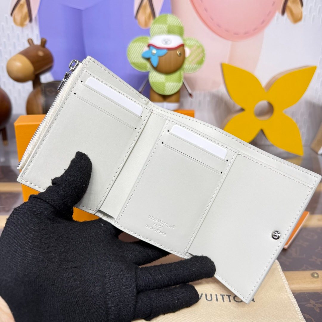 Louis Vuitton Monogram Vernis Wallet White