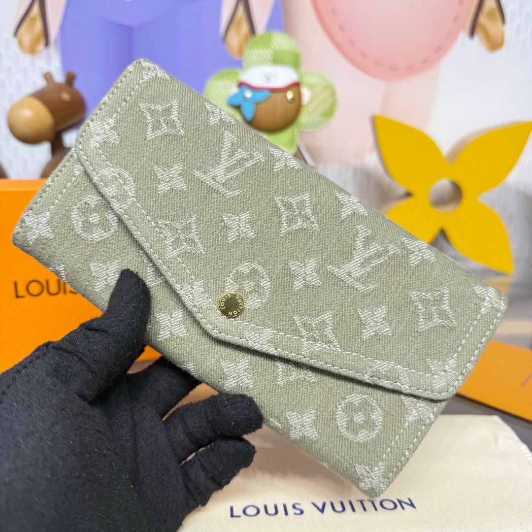 Louis Vuitton Damier Azur Wallet