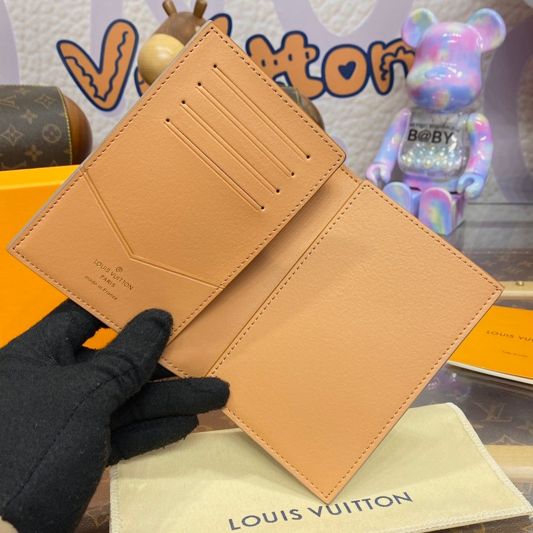 Louis Vuitton Leather Bifold Wallet Caramel