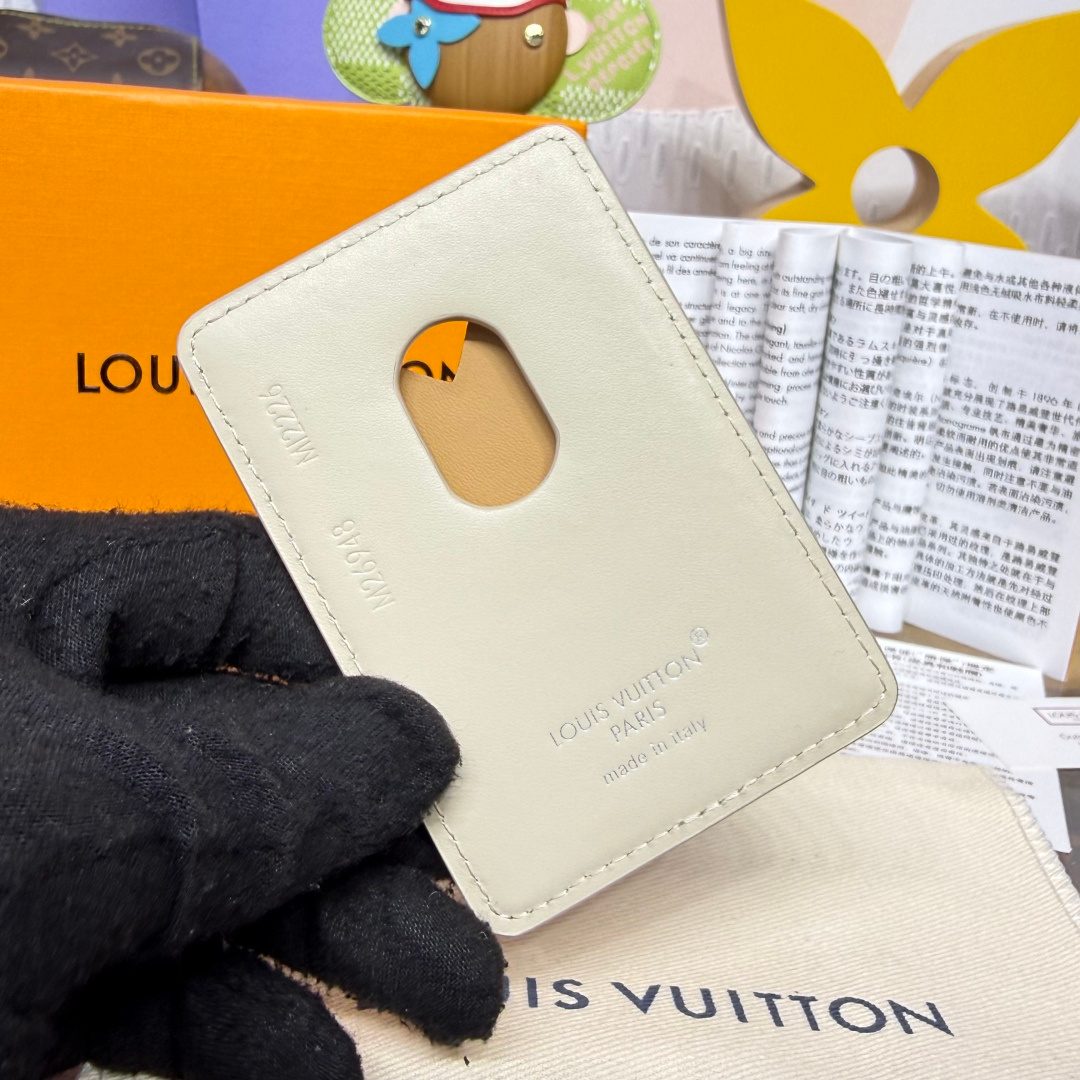 Louis Vuitton Cream Smooth Leather Card Holder with Cutout