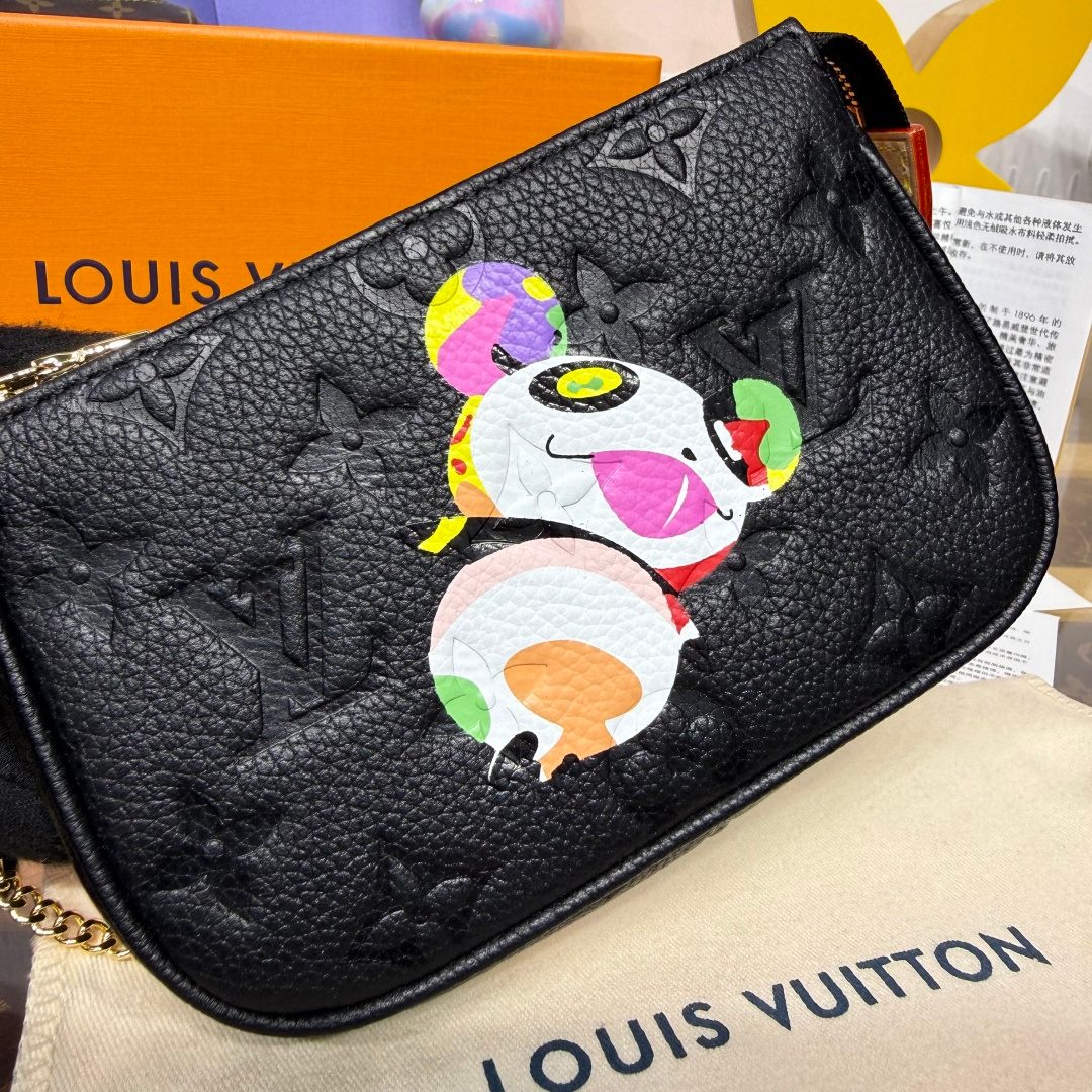 Louis Vuitton Monogram Canvas Pochette Clutch
