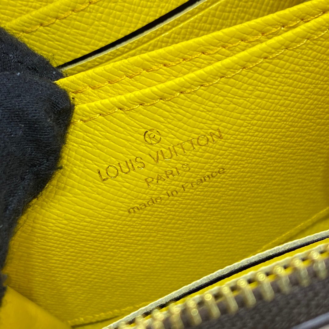 Louis Vuitton Epi Leather Zippy Wallet