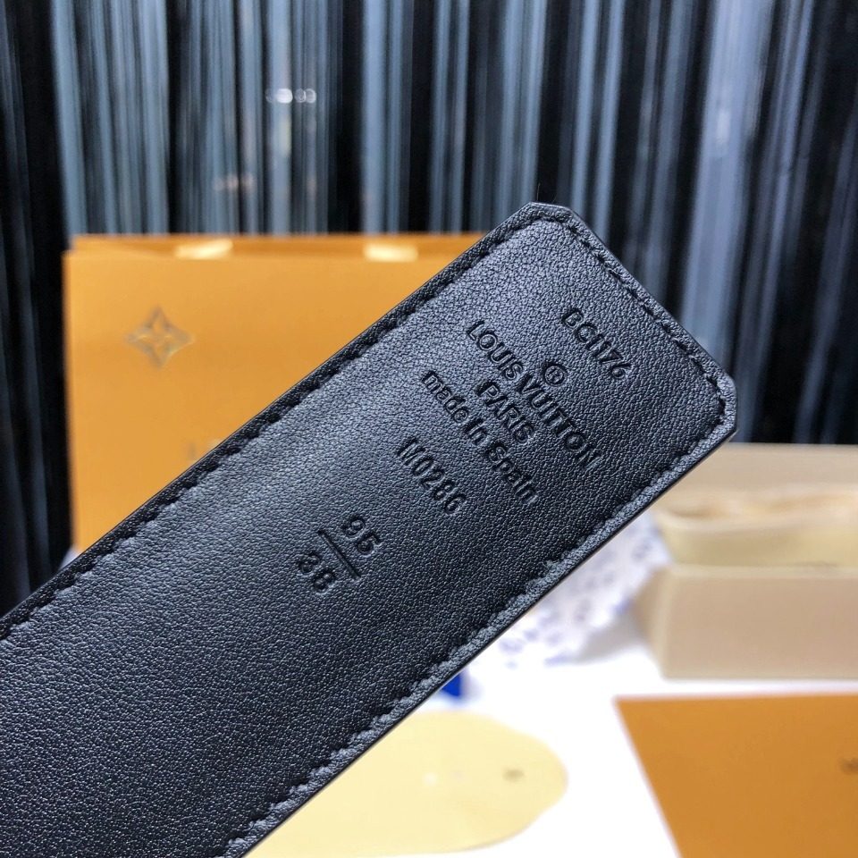 Louis Vuitton LV Circle Gold Buckle Belt