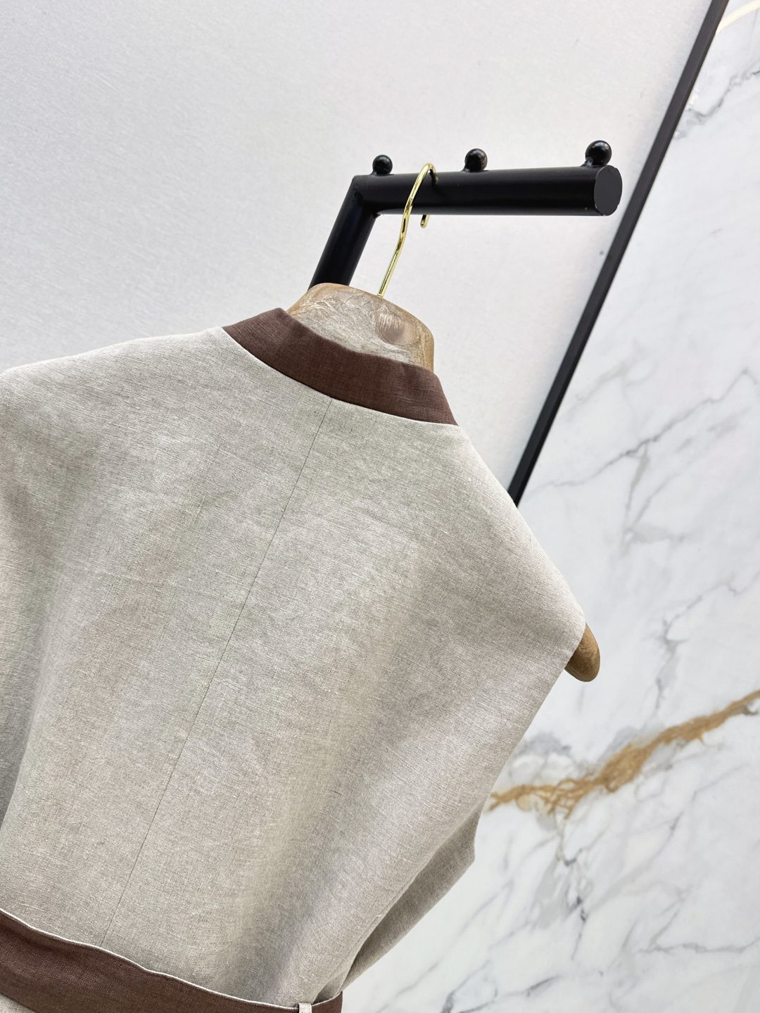 Linen Sleeveless Vest with Brown Collar Trim