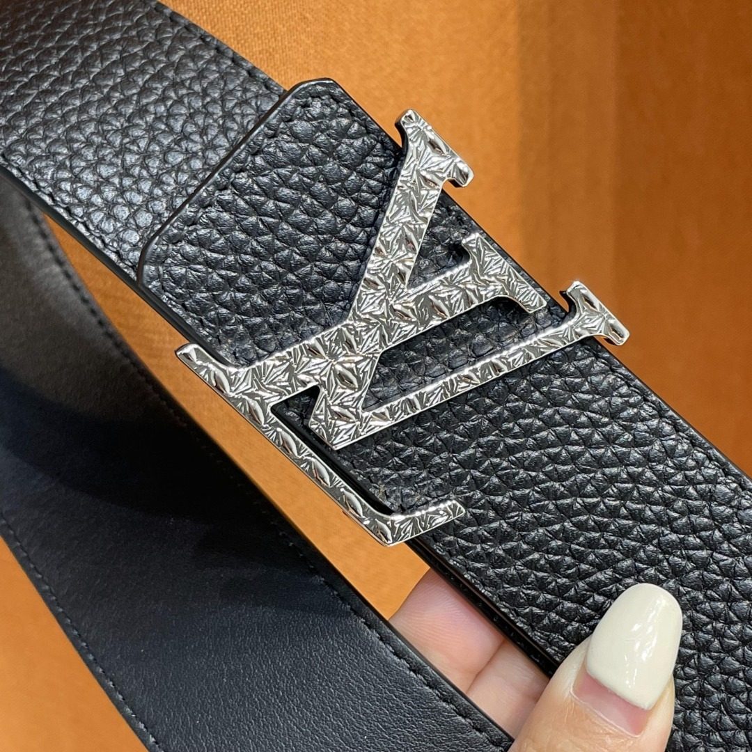 Louis Vuitton LV Initiales Leather Belt