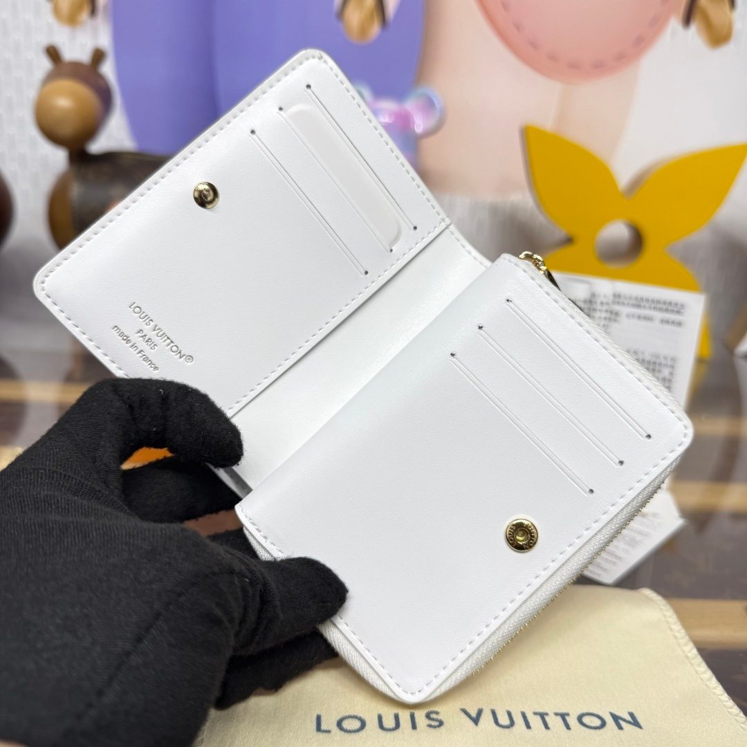 Louis Vuitton Coussin White Leather Wallet