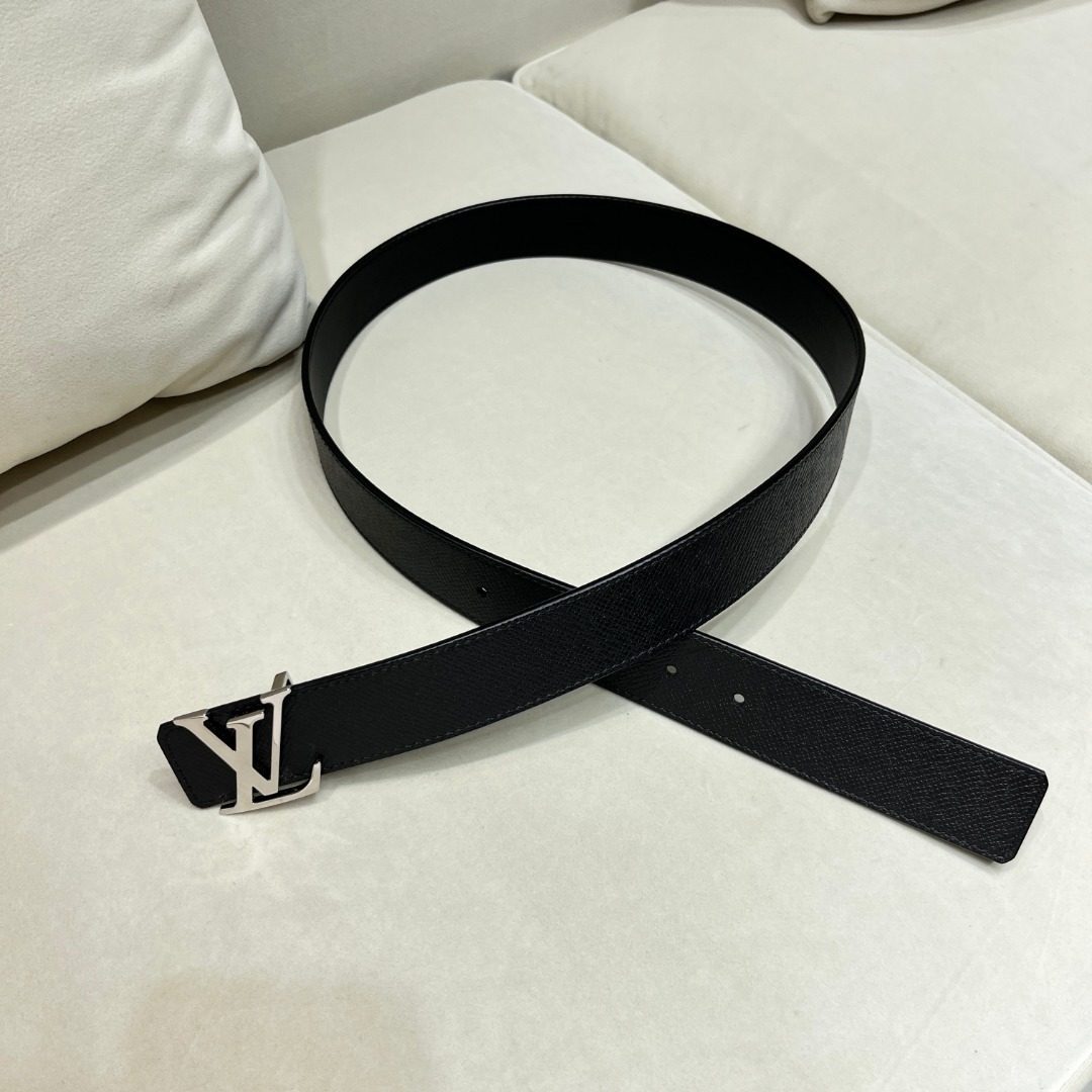 Louis Vuitton LV Initiales Black Leather Belt