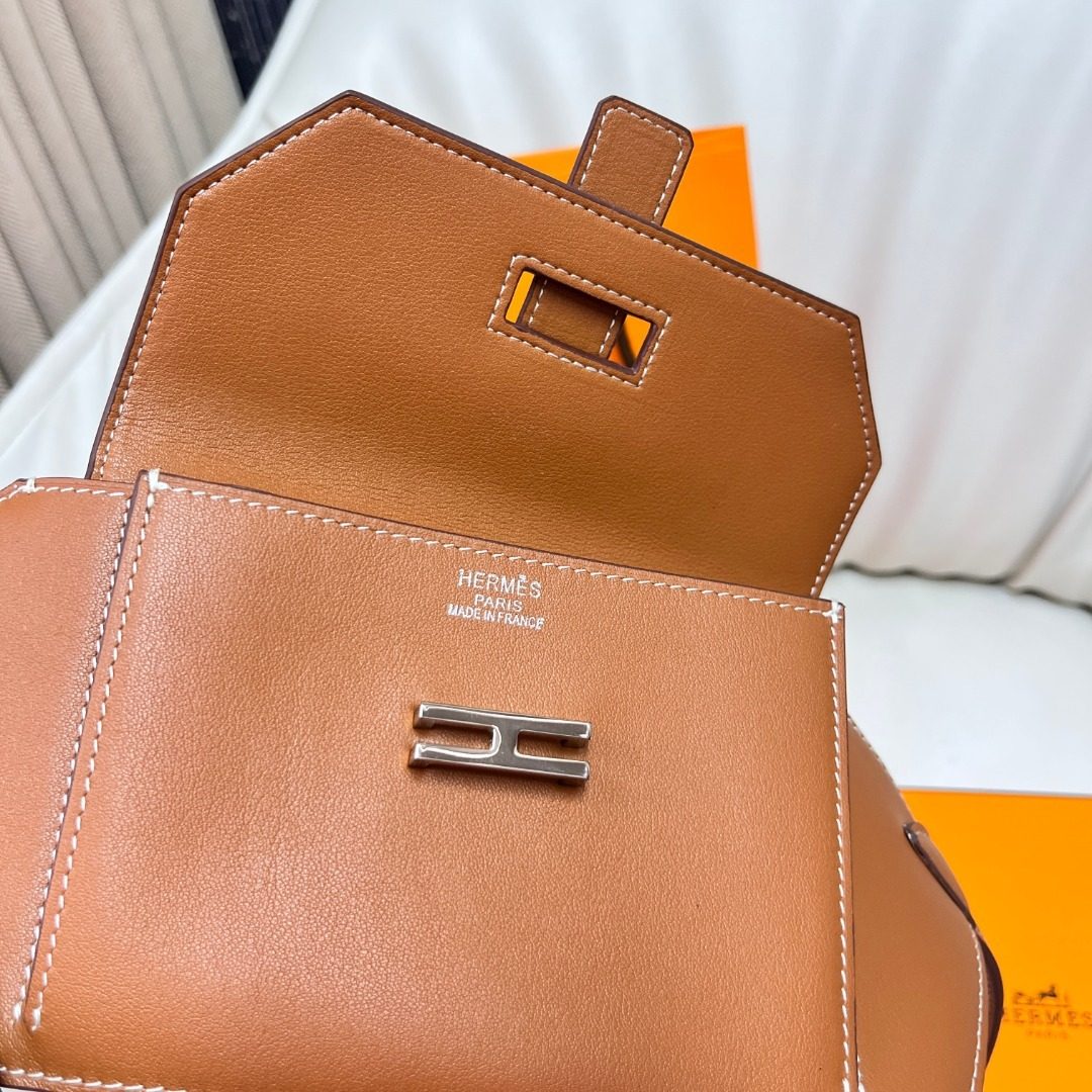 Hermès Leather Shoulder Bag Tan