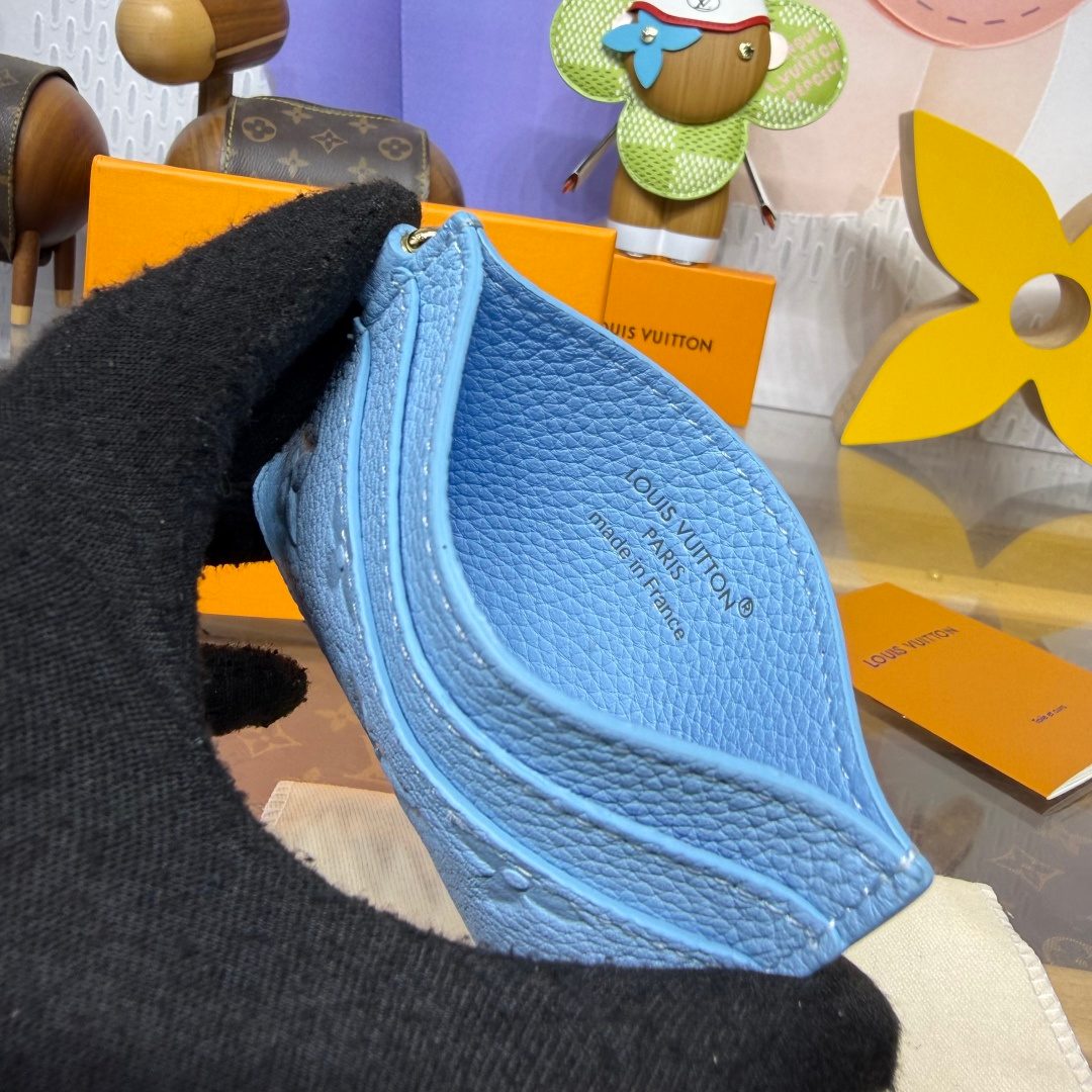 Louis Vuitton Capucines Wallet Bleu Glacier