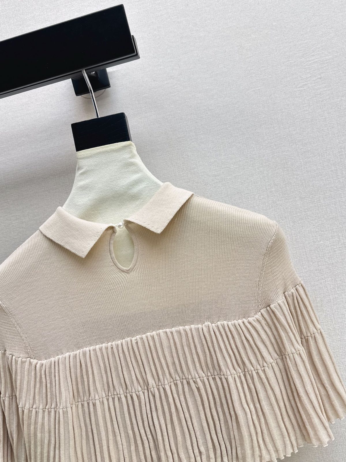 Pleated Cape Collar Knit Shirt